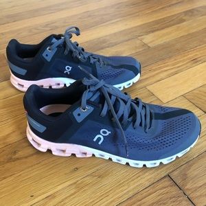 Woman’s Helion 7.5 cloud flow sneakers. Black and peach Swiss technology.